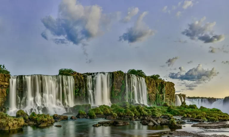 Fotografia das Cataratas do Iguaçu faz parte de exposição no parque, em Foz do Iguaçu — Foto: Nilmar Fernando/Cataratas S.A