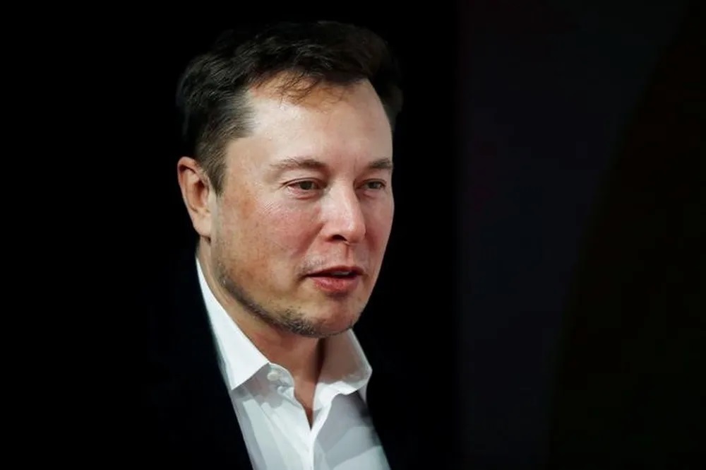 Elon Musk anuncia nova CEO mulher do Twitter e confirma saída do cargo após 6 meses